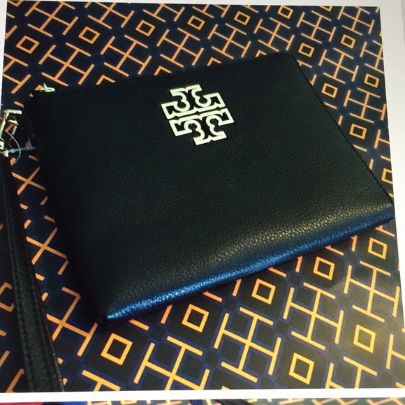 Tory Burch Handbags - 🆕Tory Burch Britten Large Zip Leather Wristlet